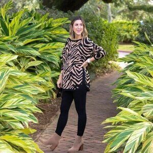 Cabi Dani Pullover Sweater Top Size S Animal Print Black & Beige Knit